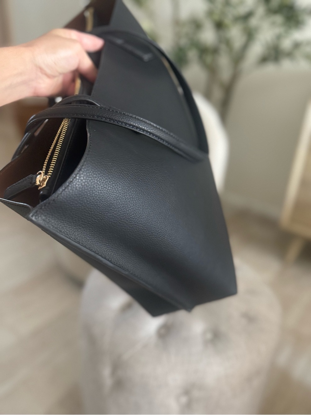 Triple Compartment Quince Italian Leather Black work tote bag - Picture 7 of 16